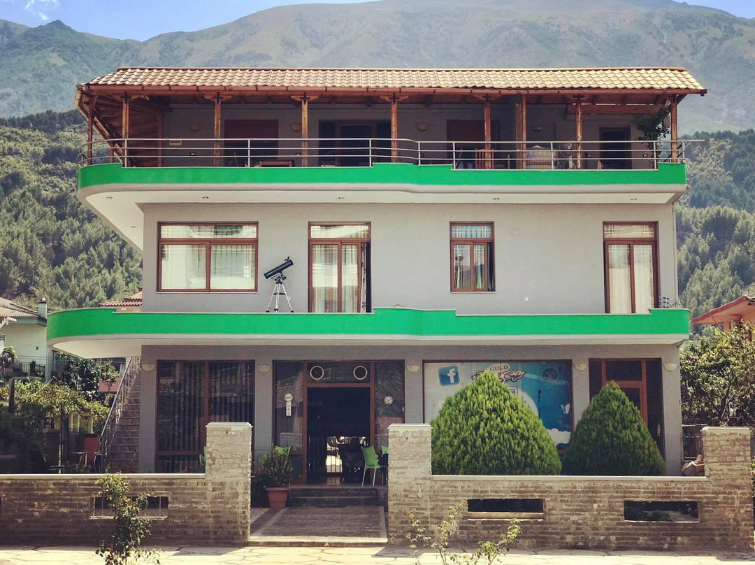 黄金酒吧旅馆
