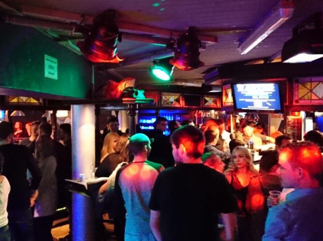 Faid旅游景点-Tanzlokal Querbett