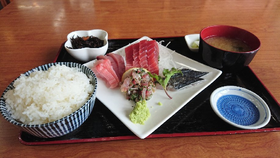 寿し満 トミウラマート店