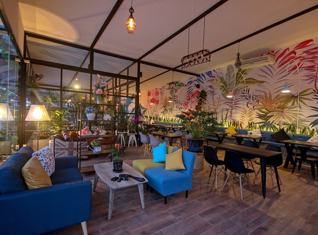 เดอะเดสทินี่ คาเฟ่และร้านอาหาร