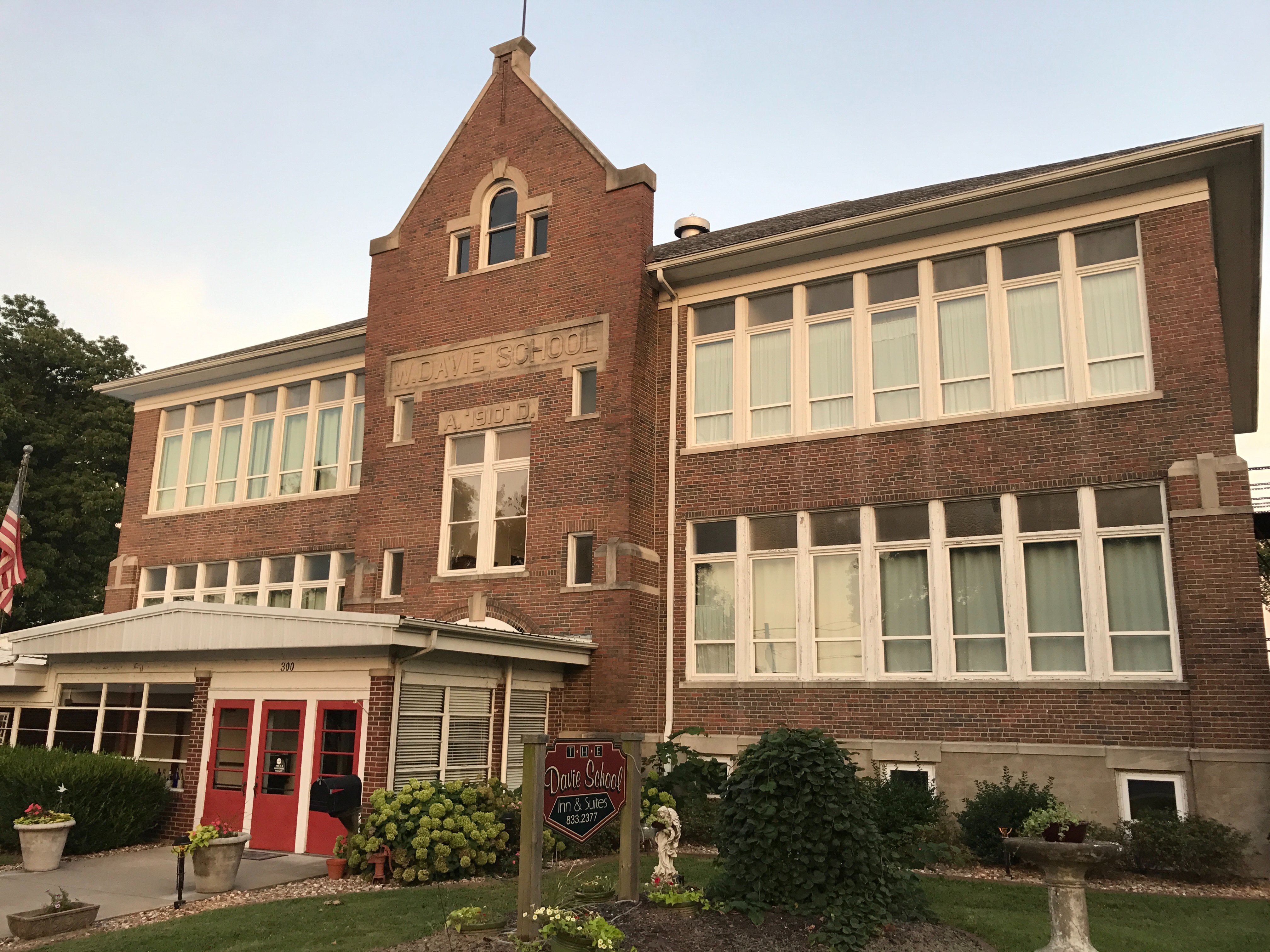 Davie School Inn-官方