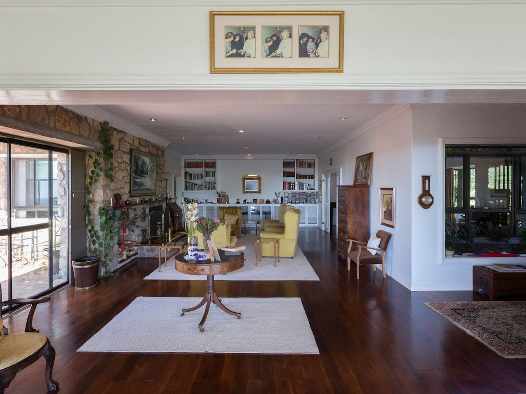 Russell's Retreat主图