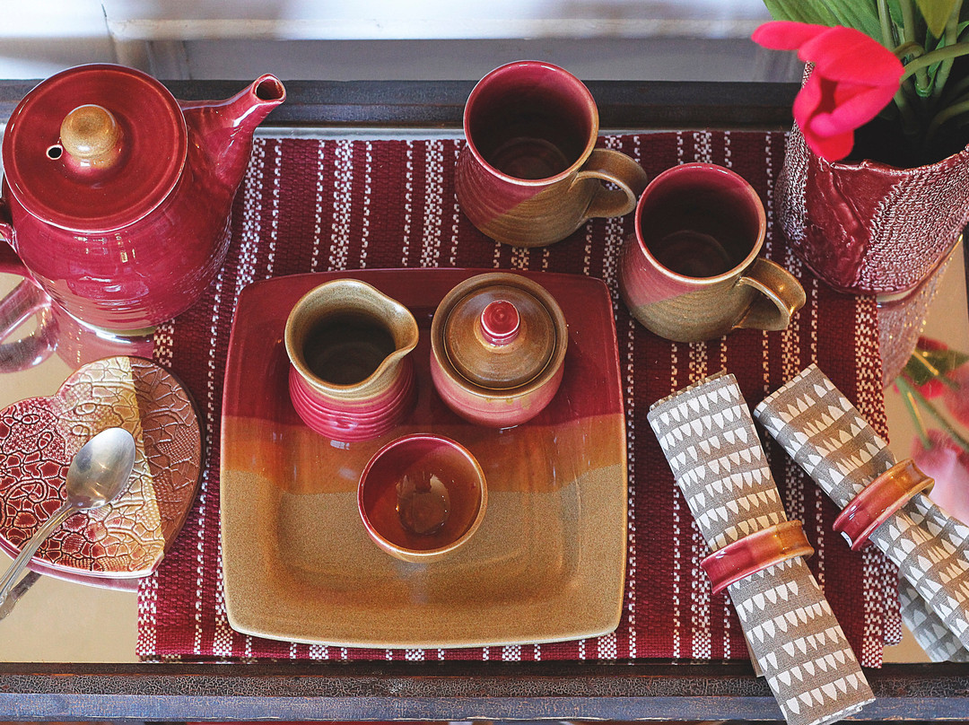 Village Pottery-New London必去景点