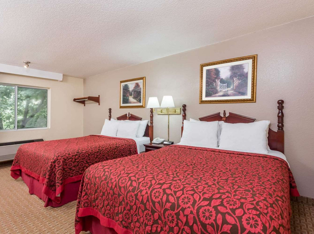 Days Inn & Suites by Wyndham Kaukauna WI主图