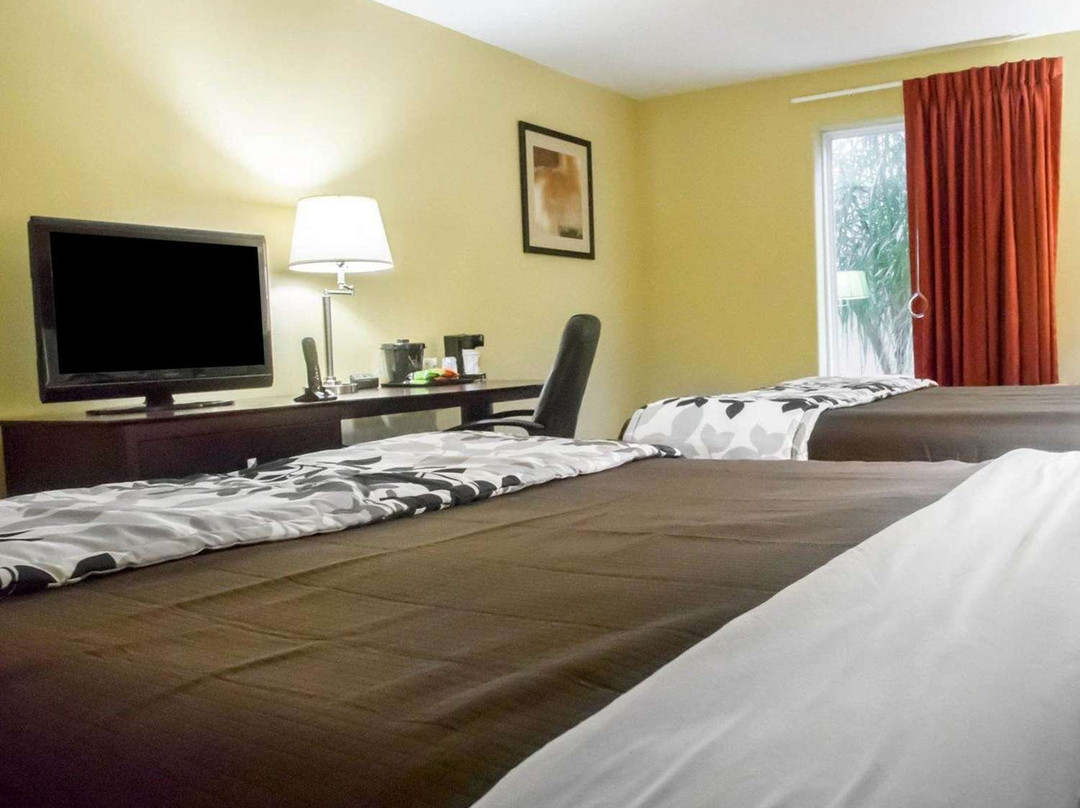 Suburban Studios主图