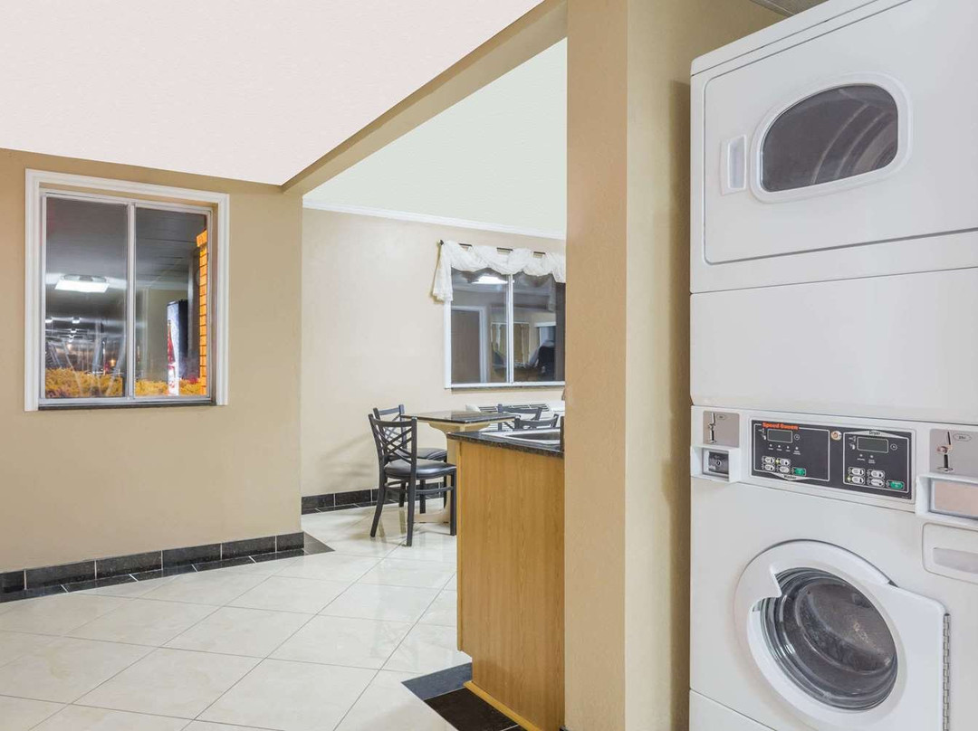 Super 8 by Wyndham Nephi主图