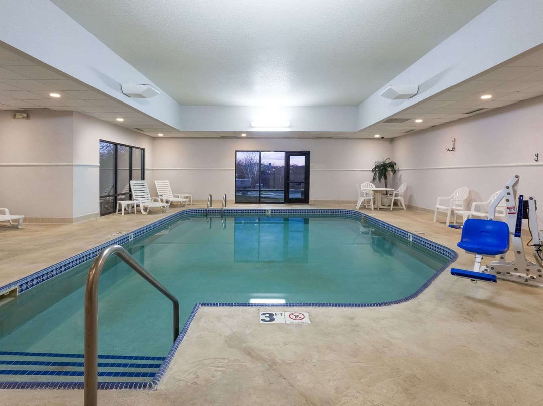 Super 8 by Wyndham Germantown/Milwaukee主图