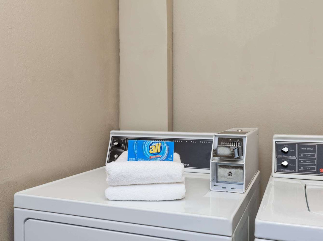 Super 8 by Wyndham Dunbar / Charleston Area主图