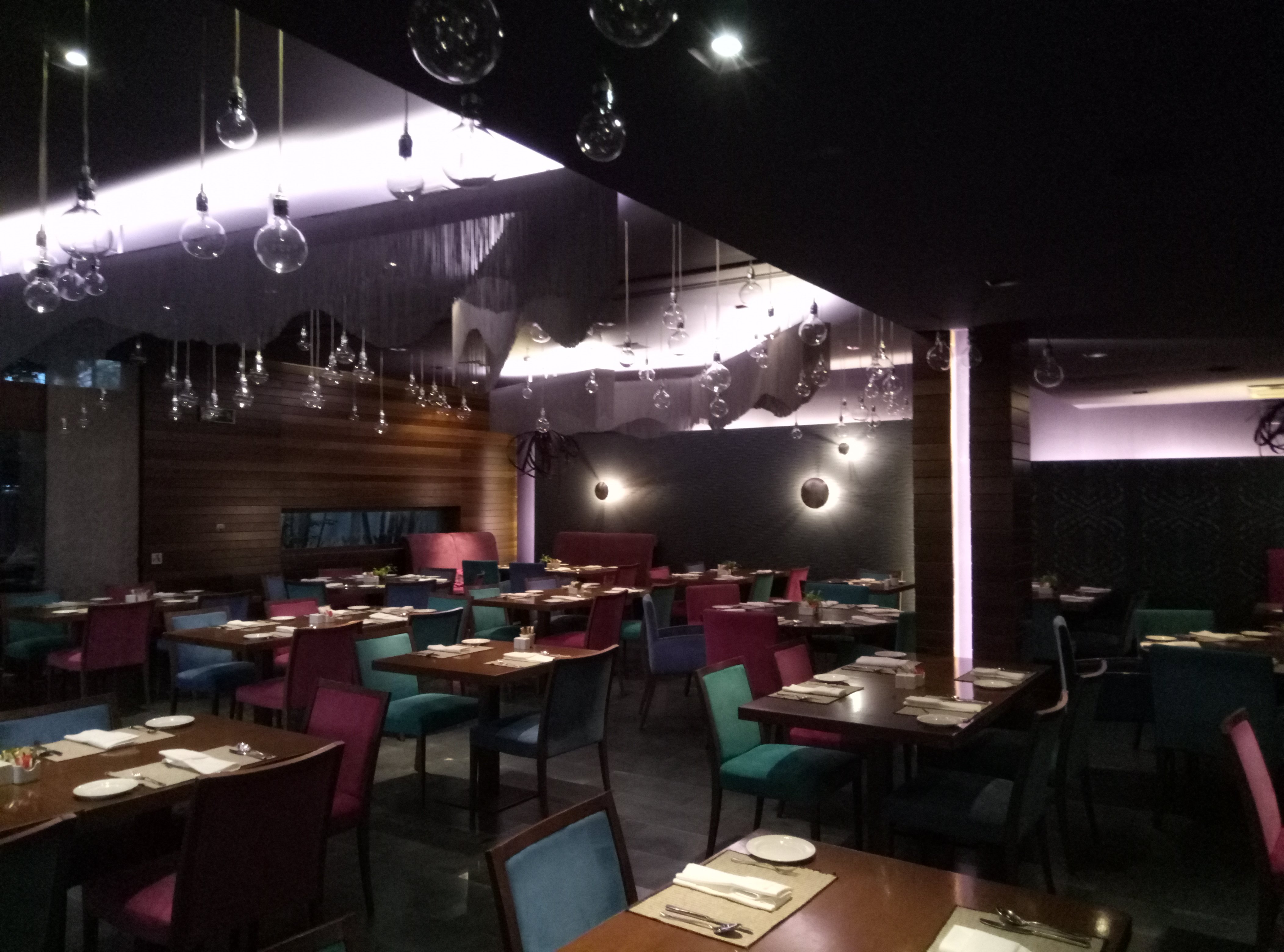 Lazart Hotel, Trademark Collection by Wyndham-餐饮