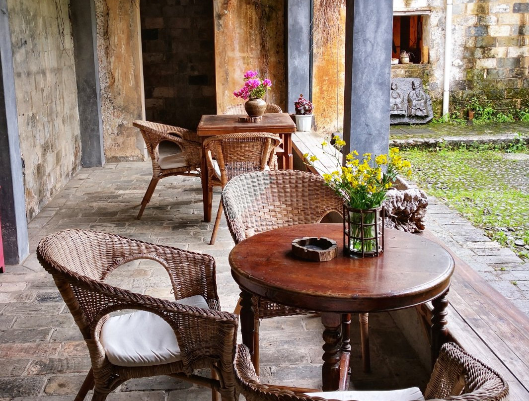 黟县猪栏酒吧客栈老油厂店主图