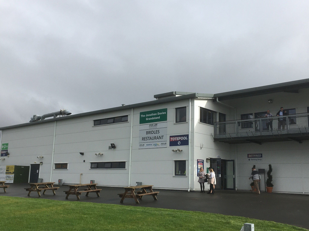 Ffos Las Racecourse景点图片