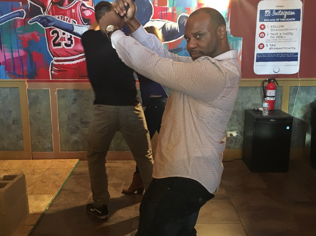 Bad Axe Throwing Chicago (West Loop)-芝加哥必去景点
