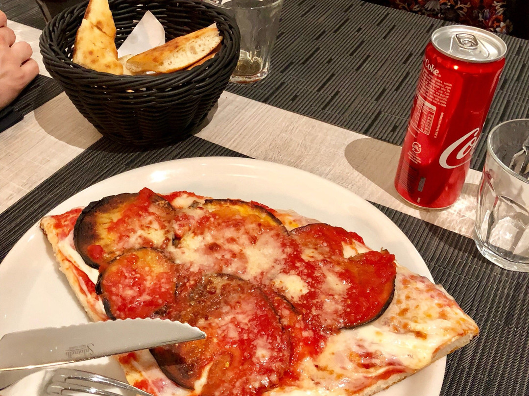 L'Officina Pizza al Trancio con Cucina