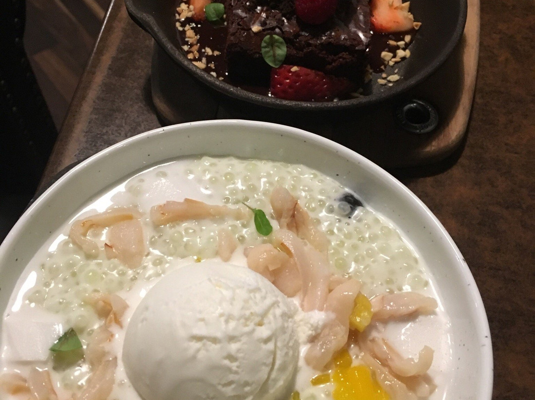 Maidstone餐馆和美食-Desserts By Night