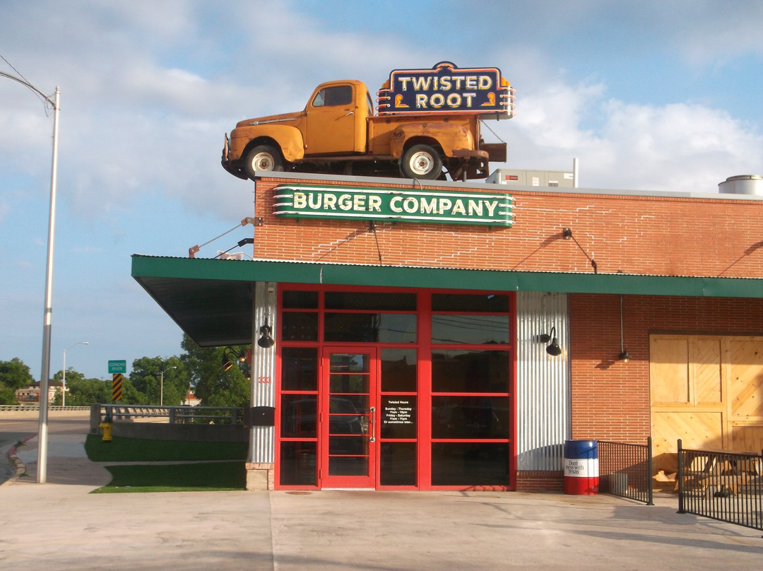 圣安吉洛餐馆和美食-Twisted Root Burger Co.