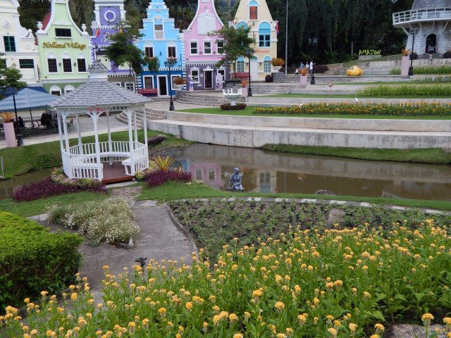 匹他那尼可旅游景点-Strawberry Town