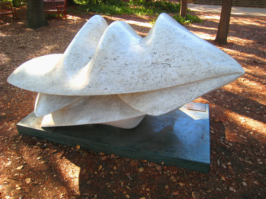 Retrofuteé Sculpture-斯坦福必去景点