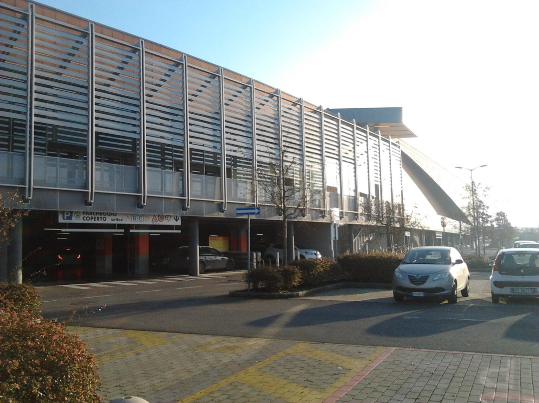 Centro Commerciale Il Borgogioioso-卡尔皮必去景点