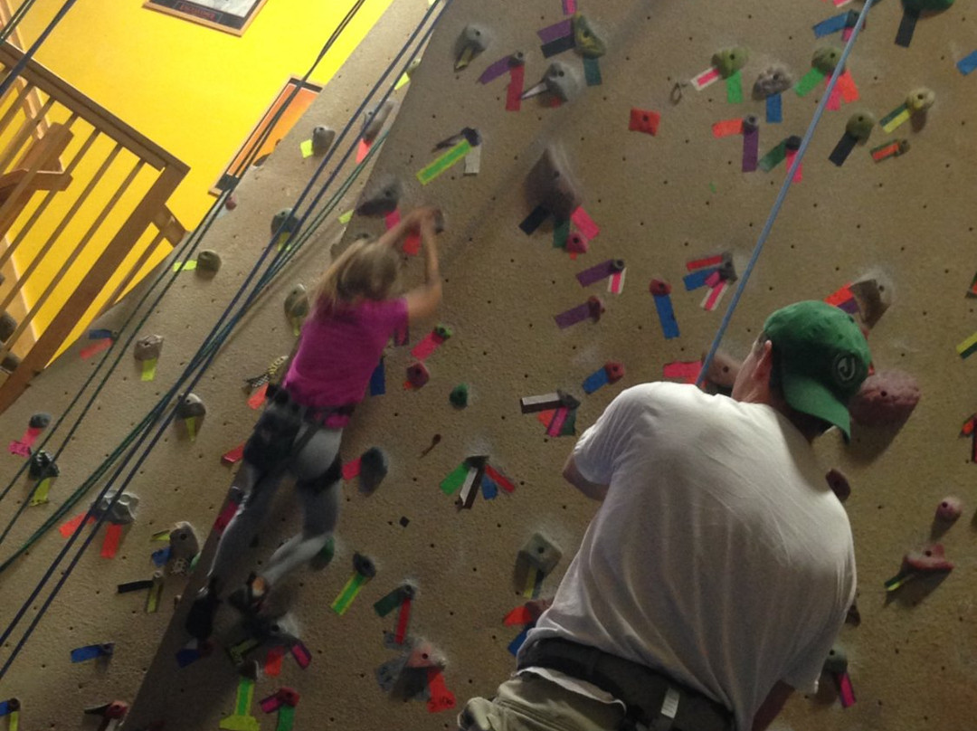 Dogtooth Climbing Gym-戈尔登必去景点