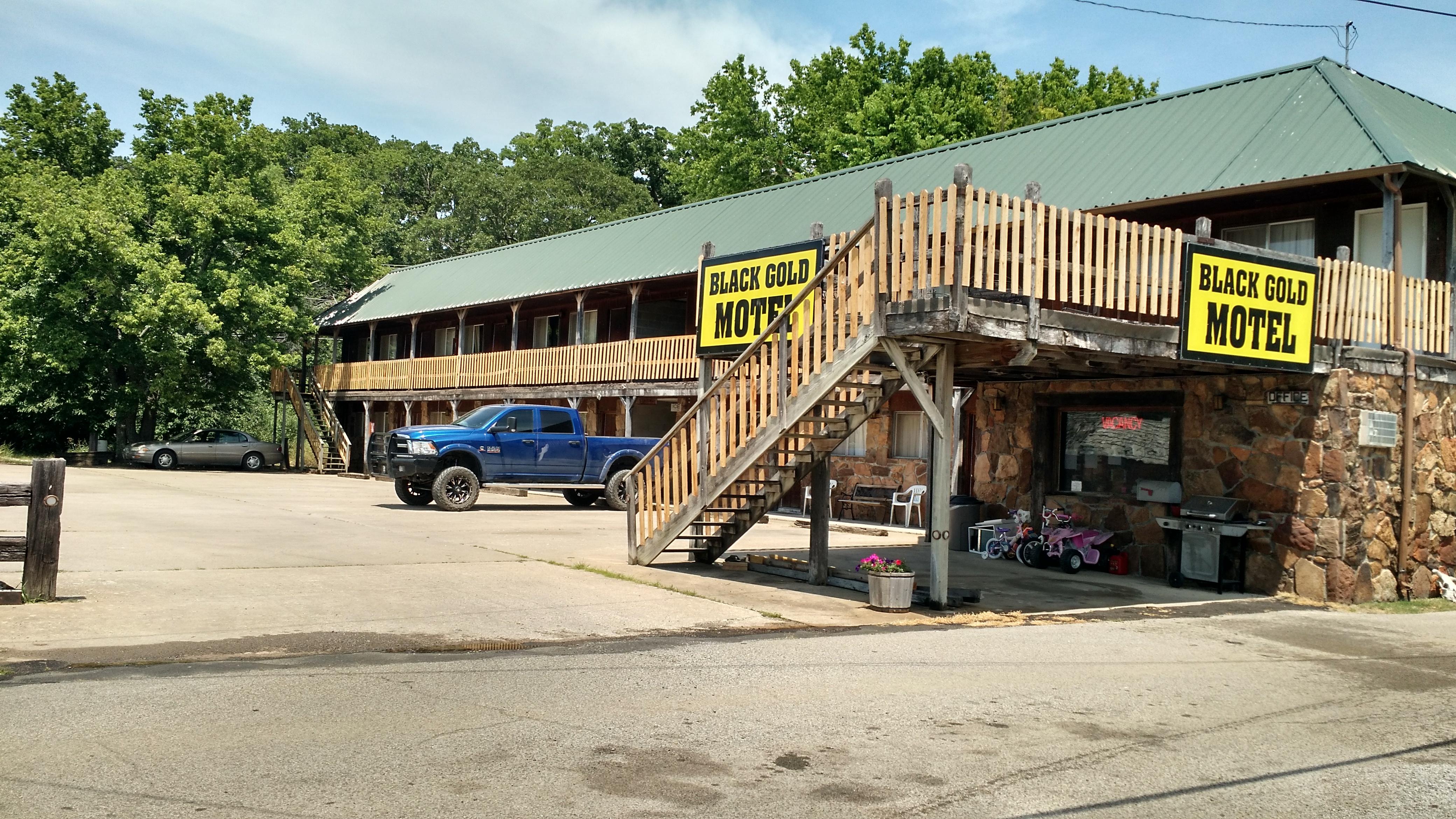 Black Gold Motel-官方