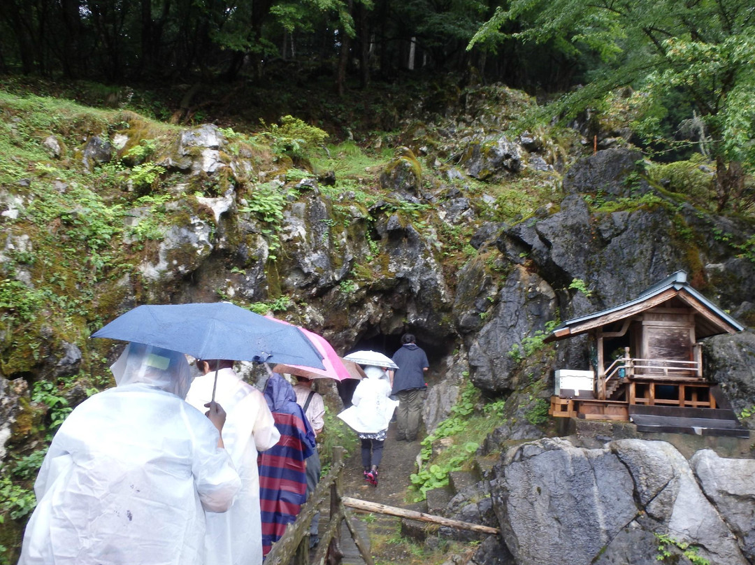 Jomon Limestone Cave-郡上市必去景点