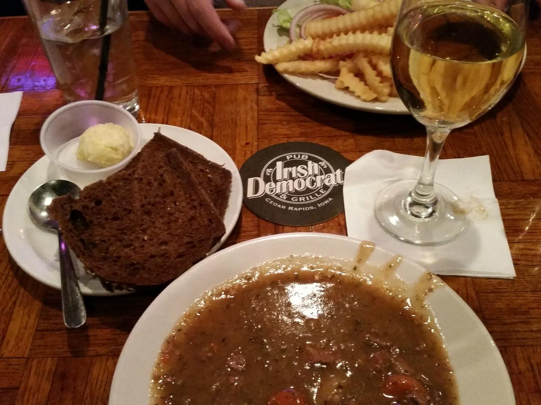 锡达拉皮兹餐馆和美食-Irish Democrat
