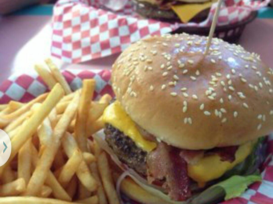 Willows餐馆和美食-The Last Stand Bar and Grill