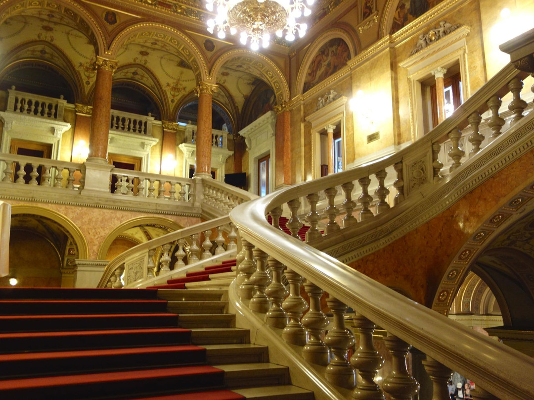 匈牙利国家歌剧院-布达佩斯必去景点