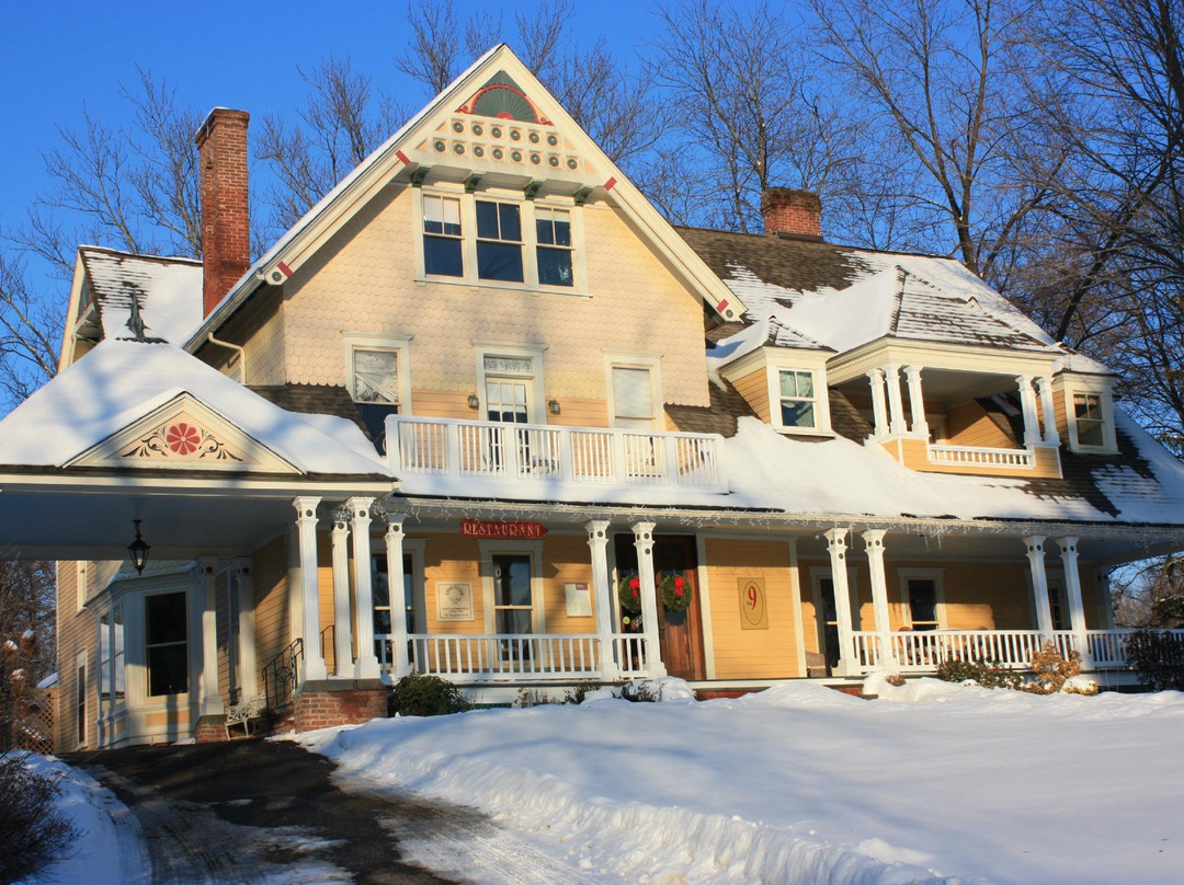 No. 9 Restaurant & Inn主图