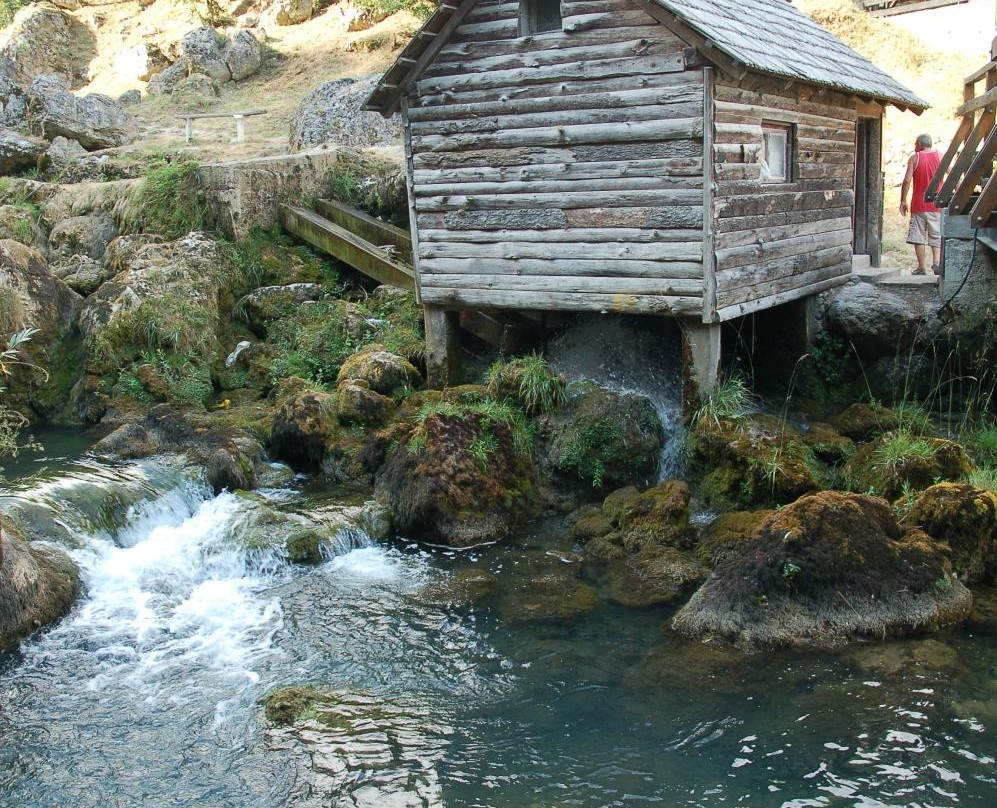 Krupa Water Falls景点图片