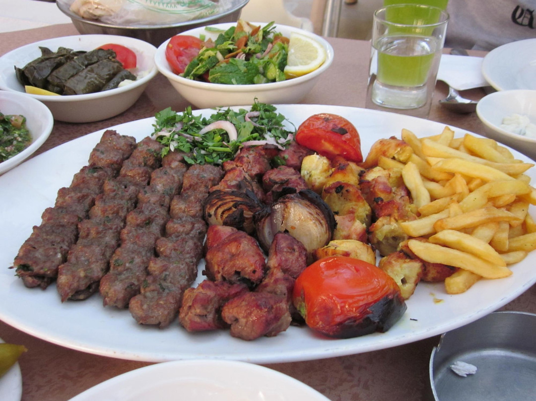 Bnied Al-Gar餐馆和美食-Assaha Lebanese Traditional Village Restaurant