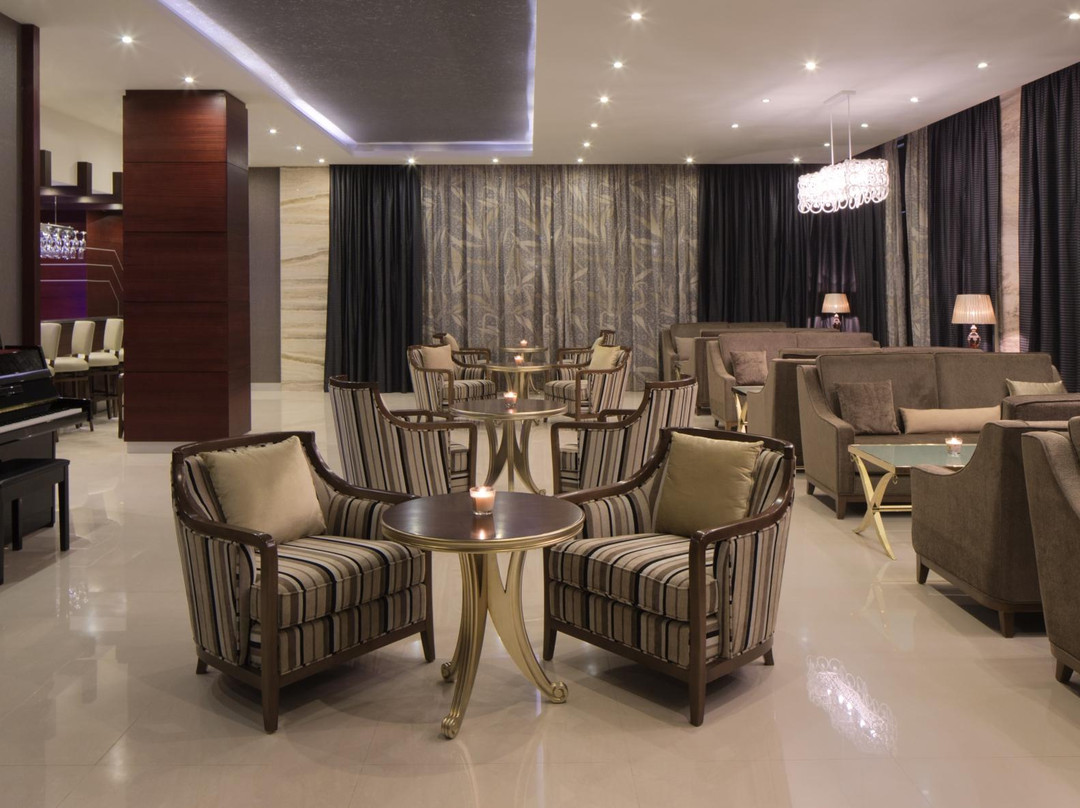 Highcrest Hotel主图