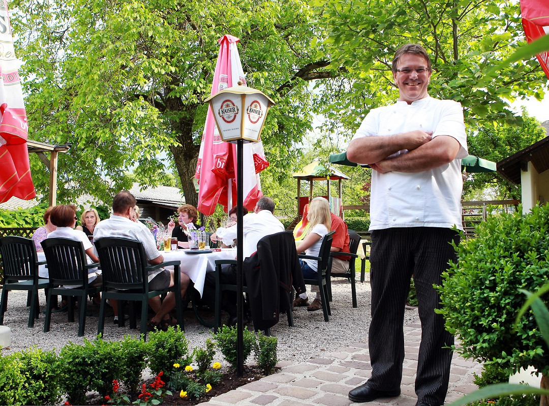 St. Peter in der Au餐馆和美食-Gasthaus Ellinger