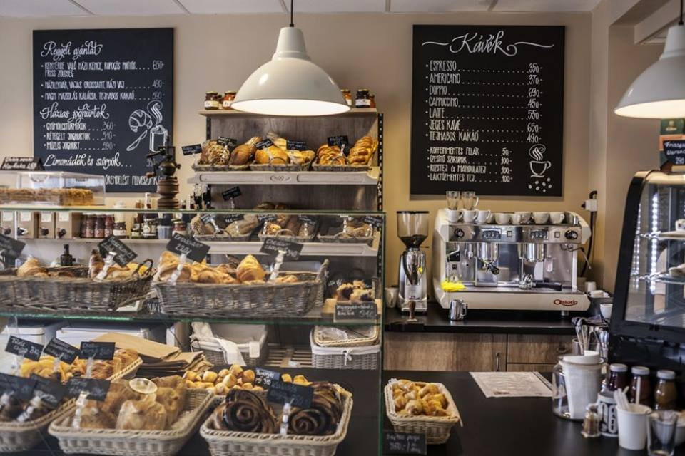 Urom餐馆和美食-Csillaghegyi Megallo