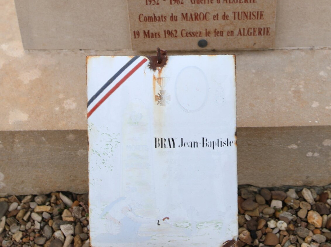 Monument aux morts de La Chapelle de Bragny景点图片