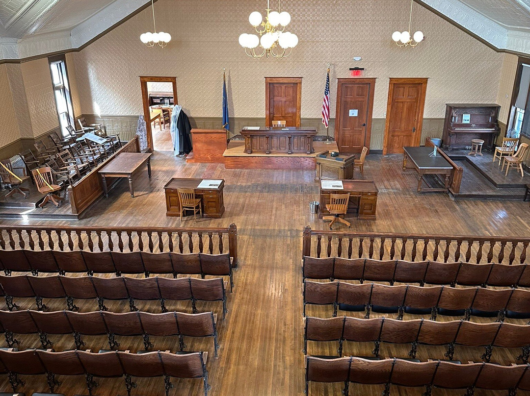 1883 Stutsman County Courthouse-Jamestown必去景点