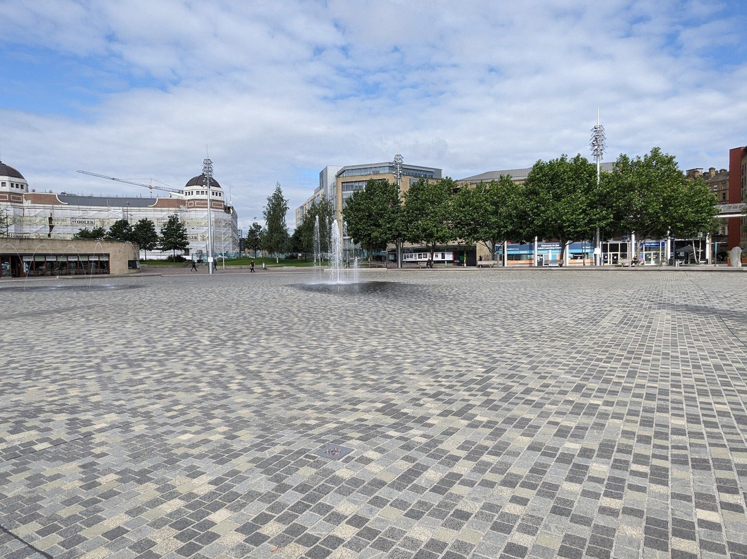 City Park Mirror Pool and Fountain-布拉德福必去景点