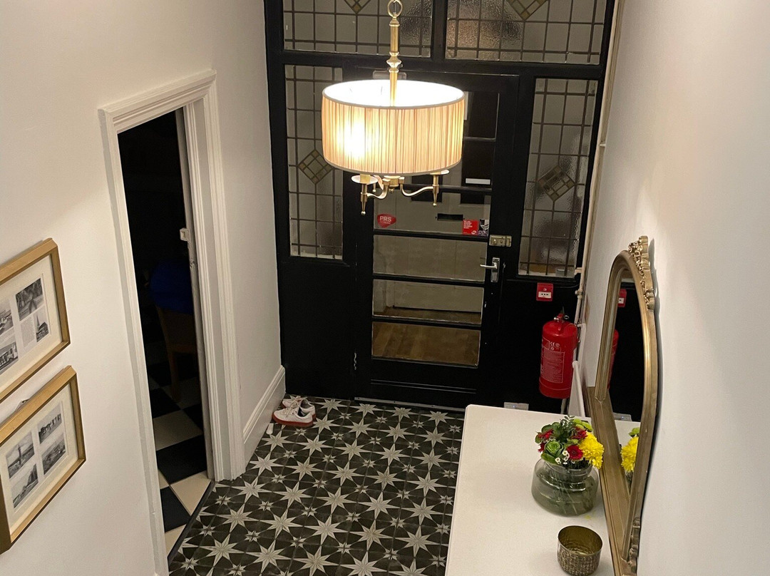 Linroy Guest House主图