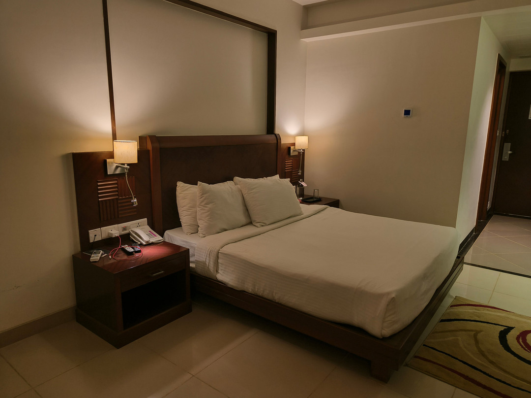 Royal Orchid Central主图