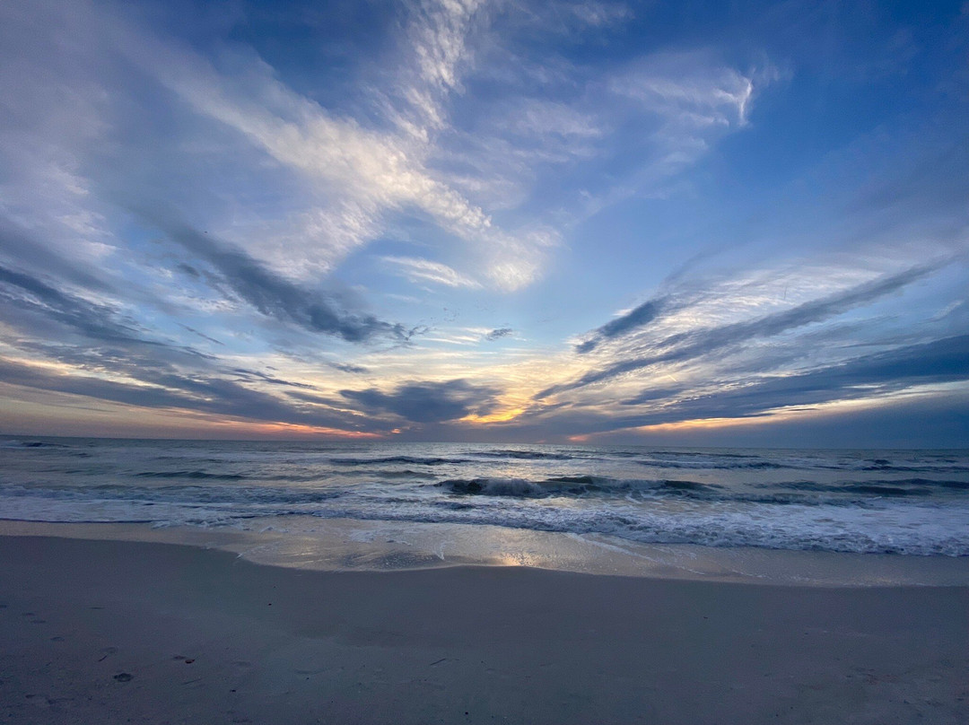 Tradewinds Beach Resort主图