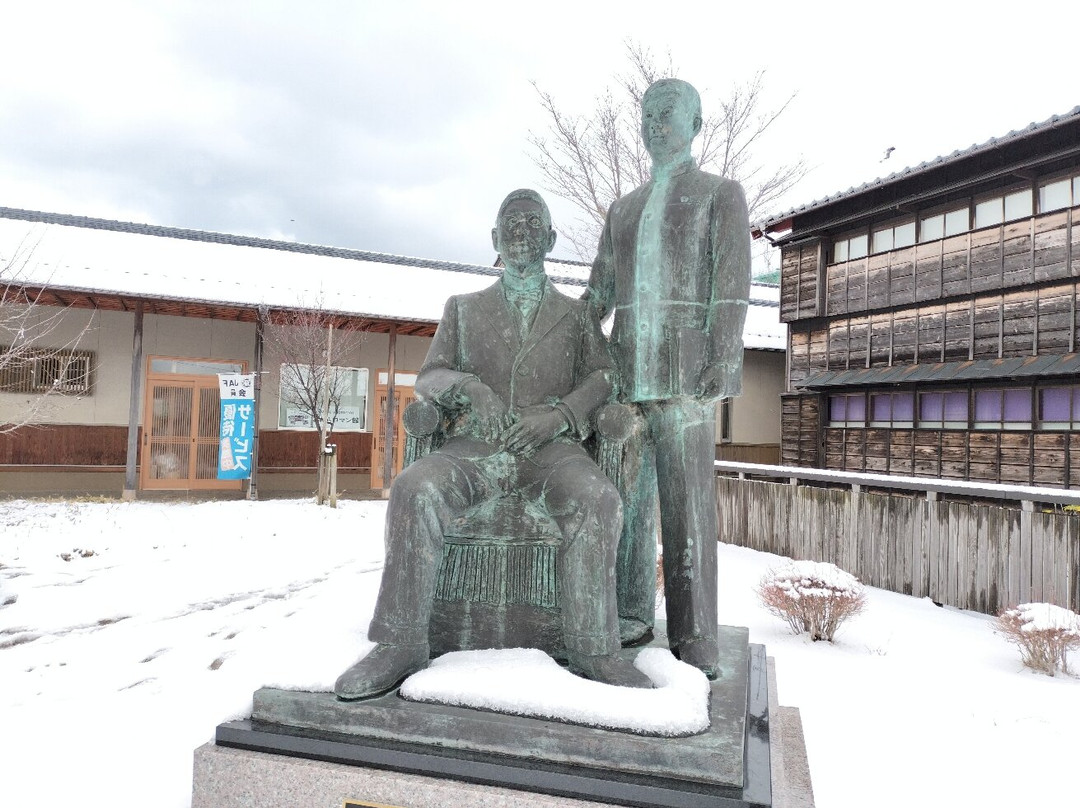 Fujino Genkuro and Rojin Statue景点图片