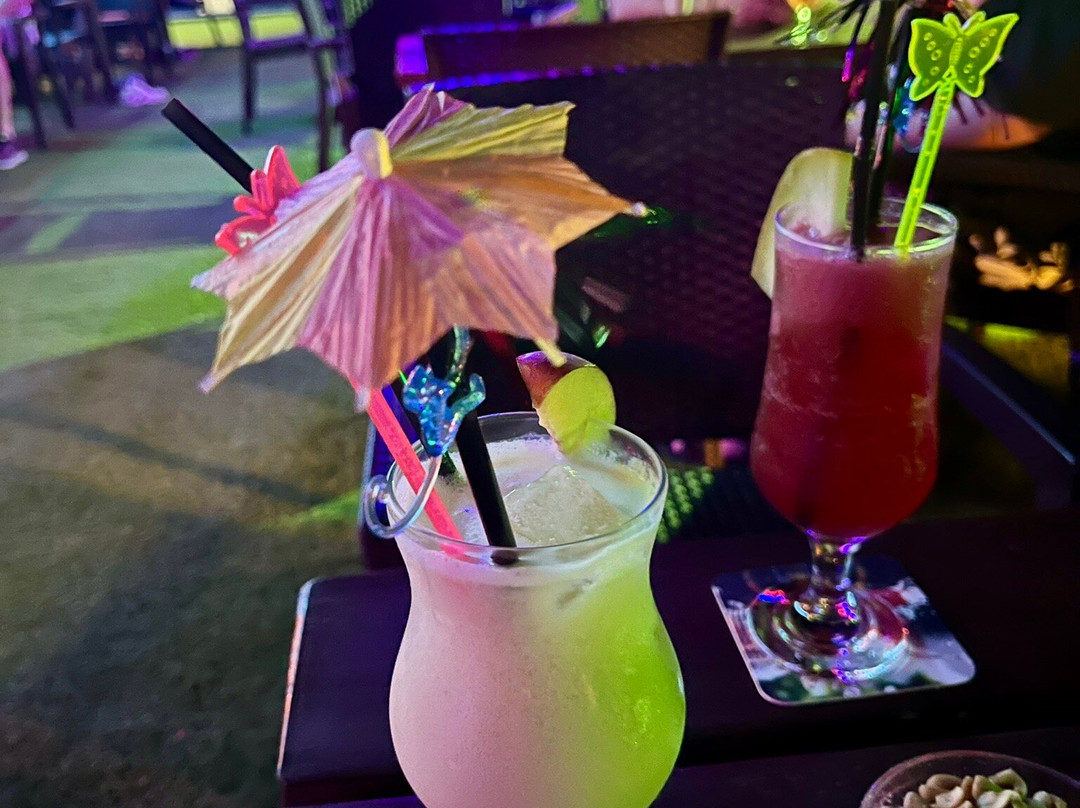 Zeus Bar-Alykanas必去景点