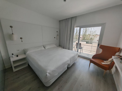 阿斯特里亚沙滩成人酒店主图