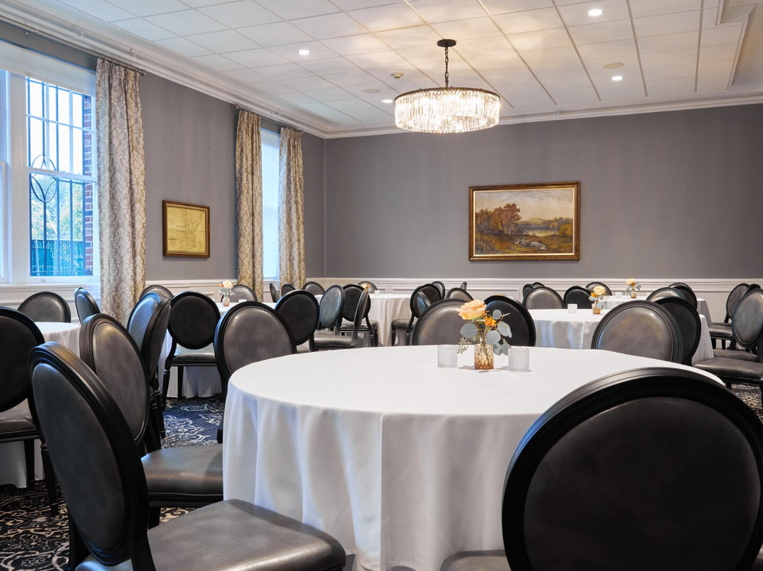 昆斯伯里酒店主图