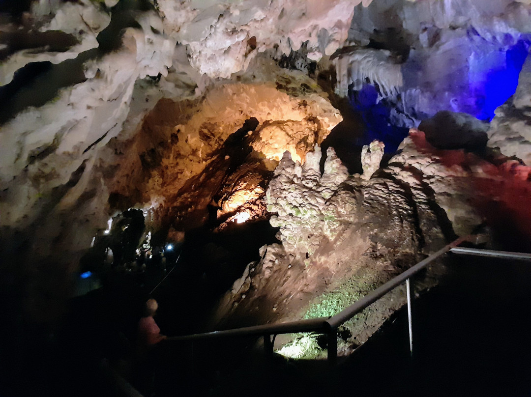 Vrelo Cave-Dolna Matka必去景点