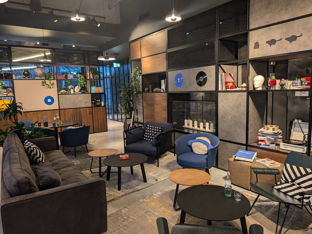 Moxy Berlin Airport Hotel主图