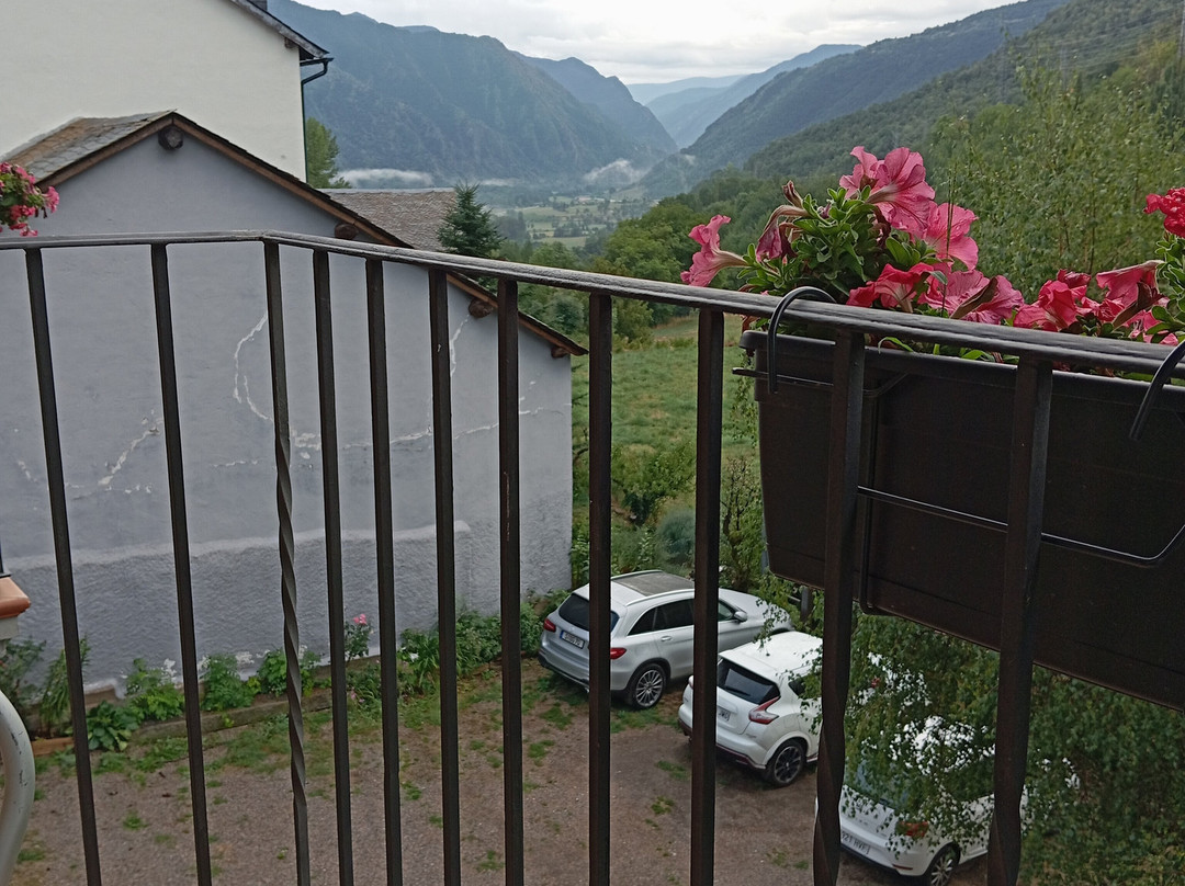 洛帕耶尔酒店主图