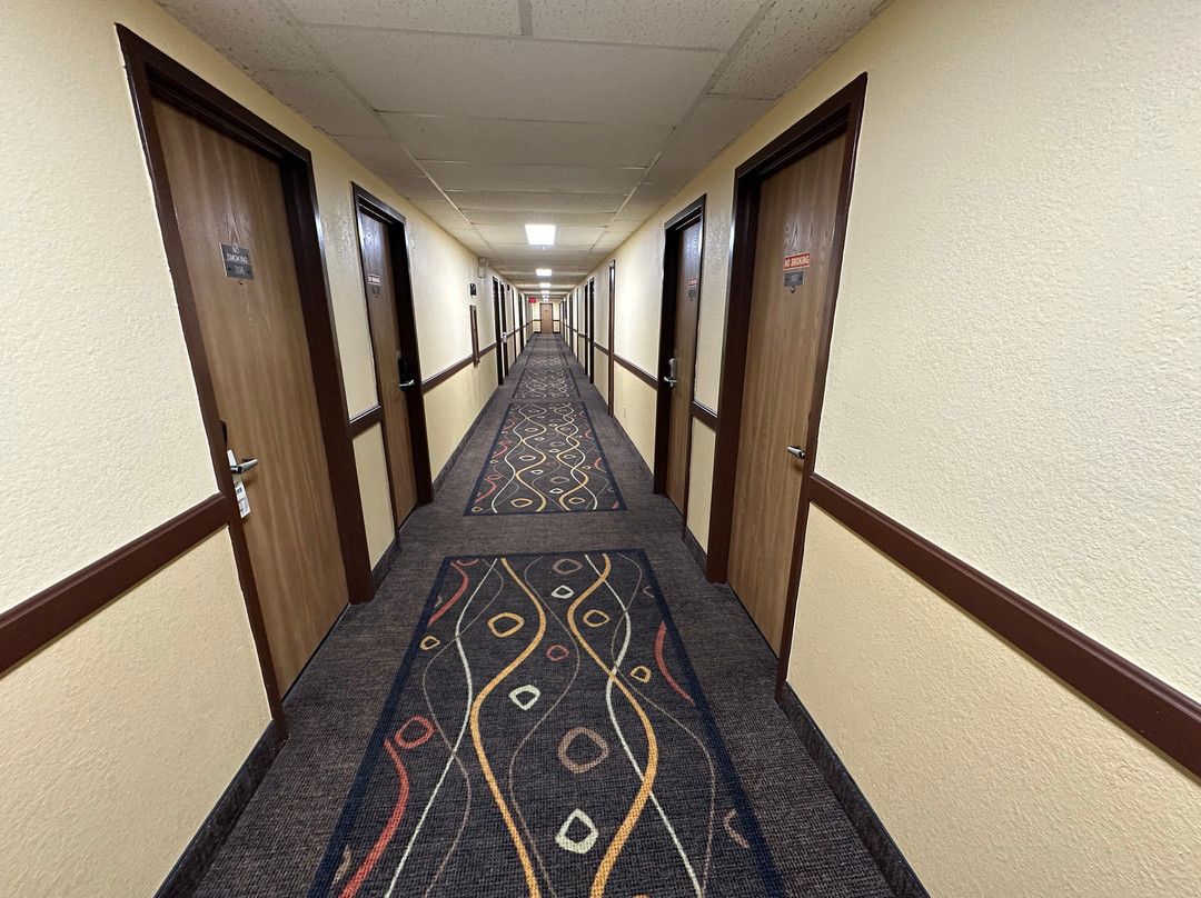 Katahdin Inn And Suites主图