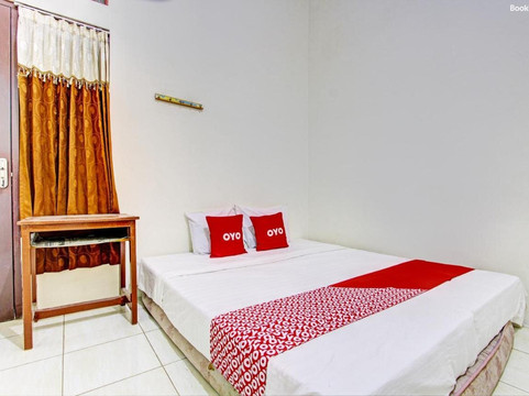 Oyo 93208 Guest House Cemara 2