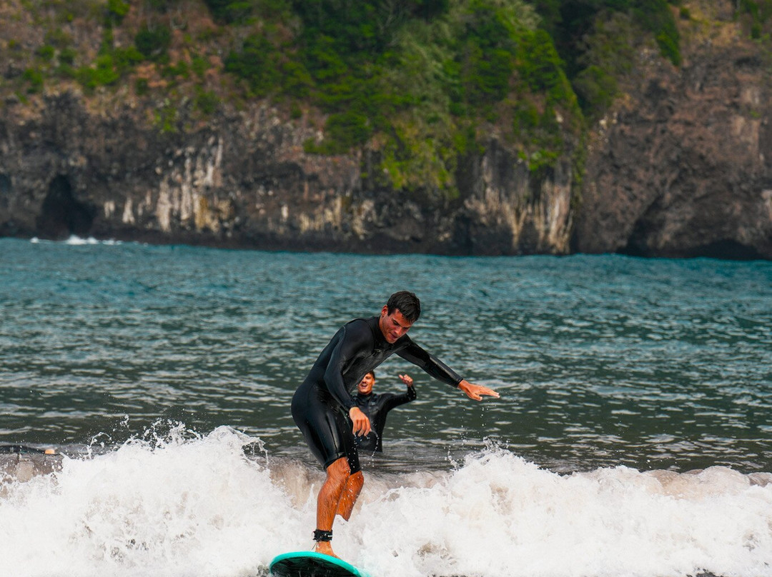 Triple Tide - Seixal Surf School-莫尼什港必去景点